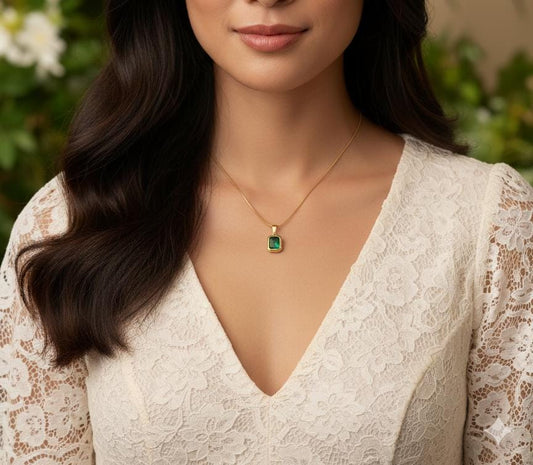 Emerald Gold Pendant Necklace for Women – Classic Rectangular Gemston