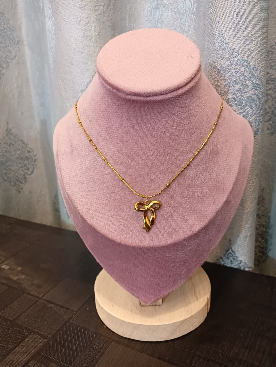 Elegant Gold-Plated Ribbon Pendant Necklace for Women – Lightweight Daily Wear Jewelry