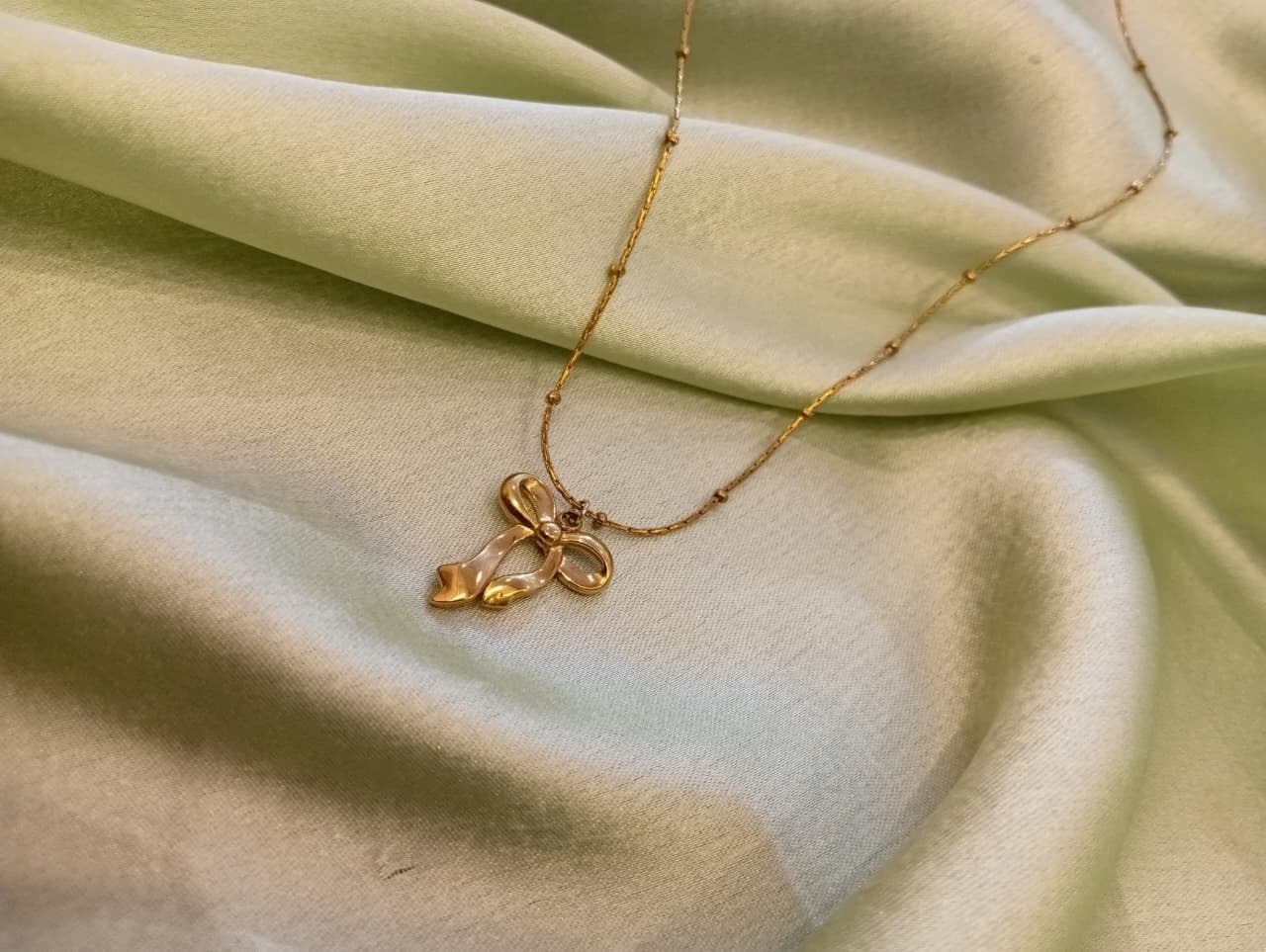 Elegant Gold-Plated Ribbon Pendant Necklace for Women – Lightweight Daily Wear Jewelry